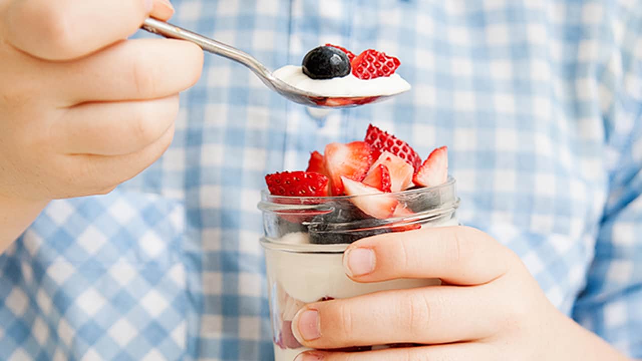 Quick Grab-and-Go Fruit Parfaits: Perfect for Kids & Lunchboxes